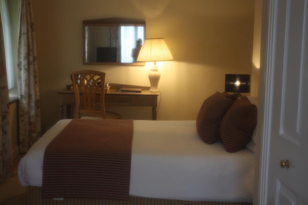 Ghyll Manor Country Hotel Horsham Dış mekan fotoğraf