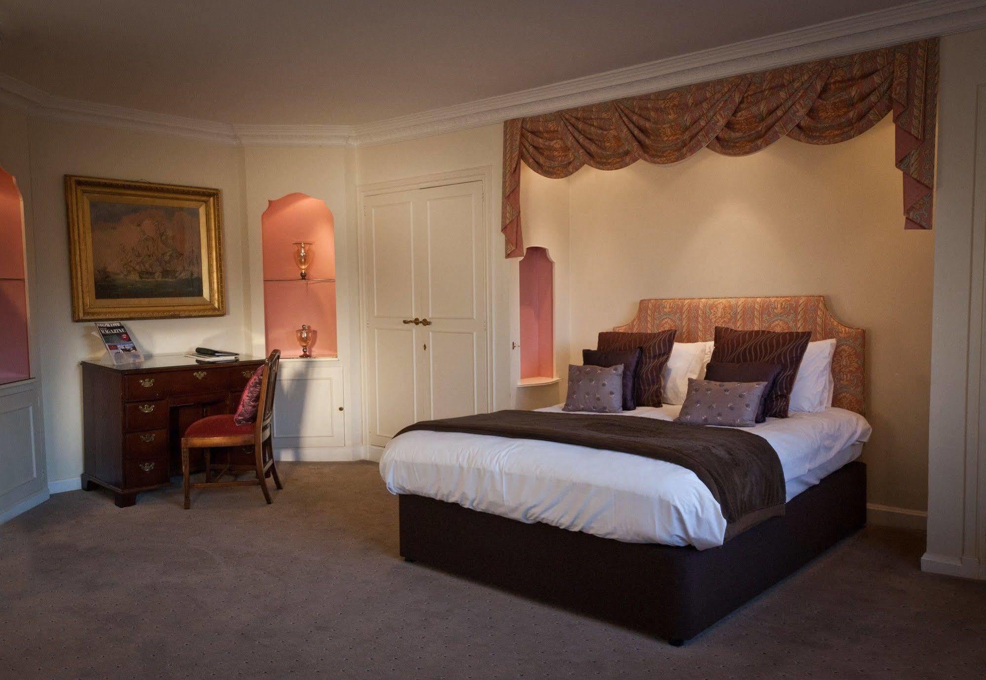 Ghyll Manor Country Hotel Horsham Dış mekan fotoğraf