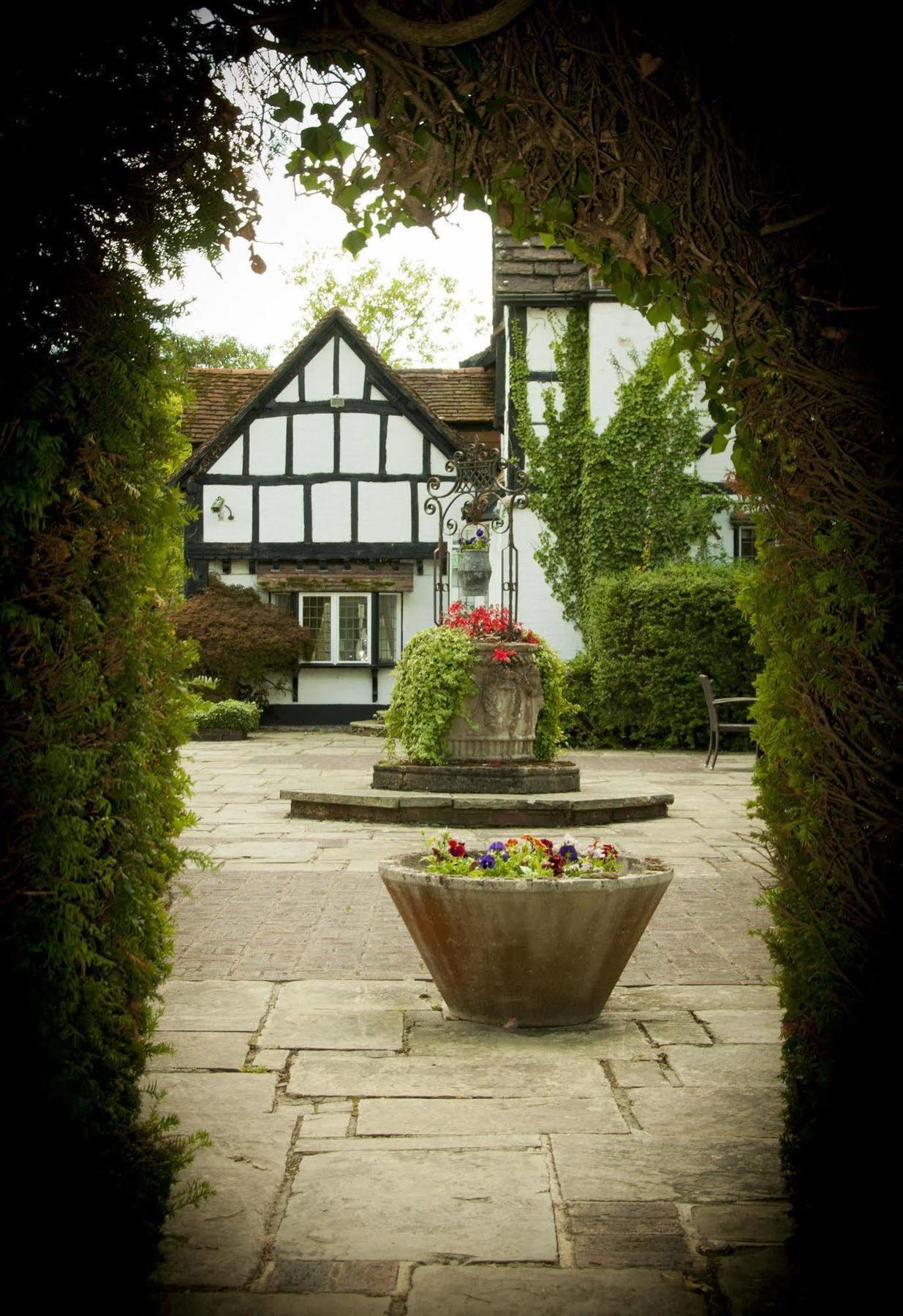 Ghyll Manor Country Hotel Horsham Dış mekan fotoğraf