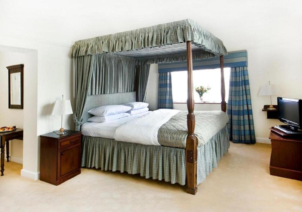 Ghyll Manor Country Hotel Horsham Dış mekan fotoğraf